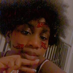 Meet your Posher, Emmani